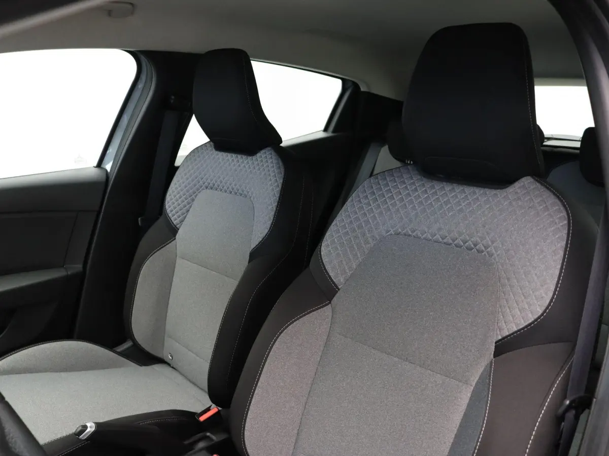 E-Tech Full Hybrid 145pk Evolution | Parkeersensoren achter | Apple carplay |