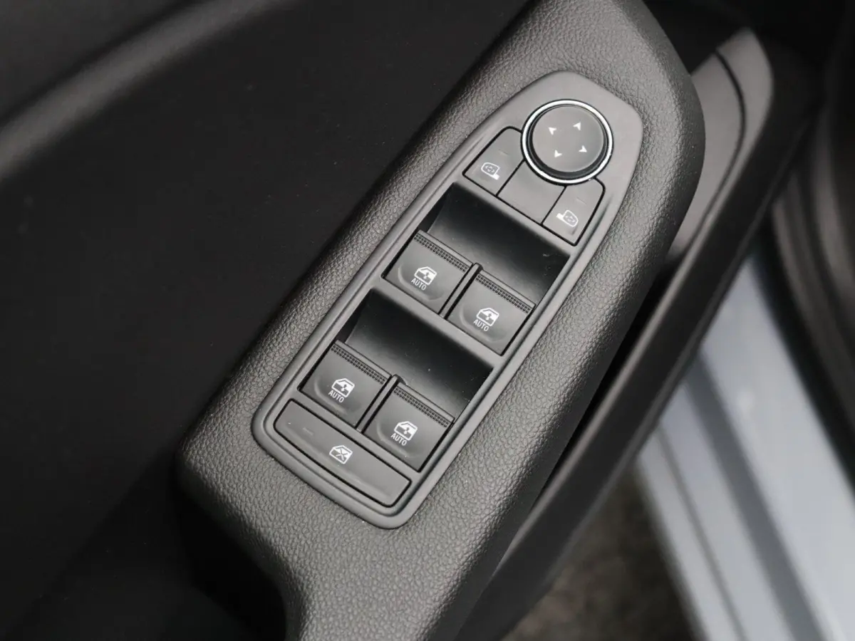 E-Tech Full Hybrid 145pk Evolution | Parkeersensoren achter | Apple carplay |