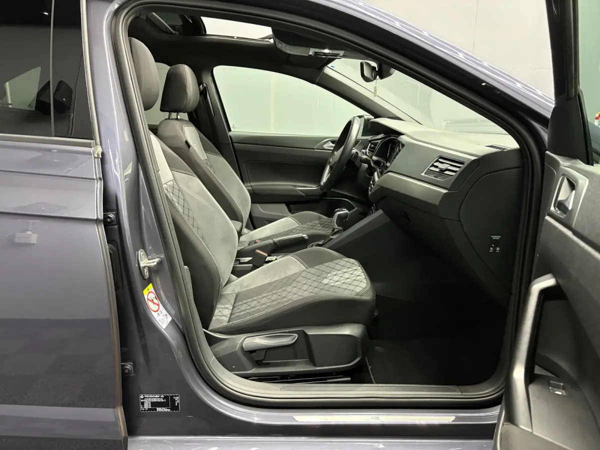 1.0 TSI R-Line Pano