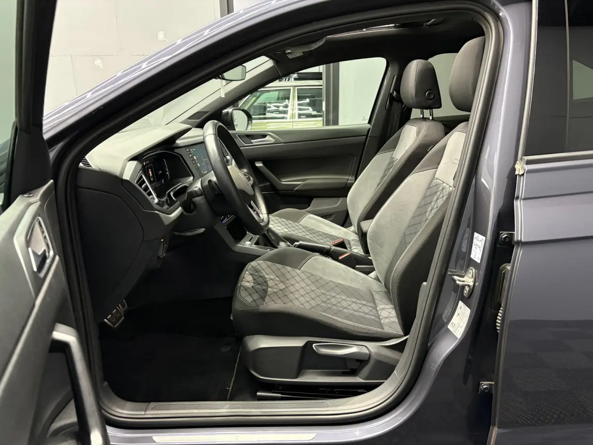 1.0 TSI R-Line Pano