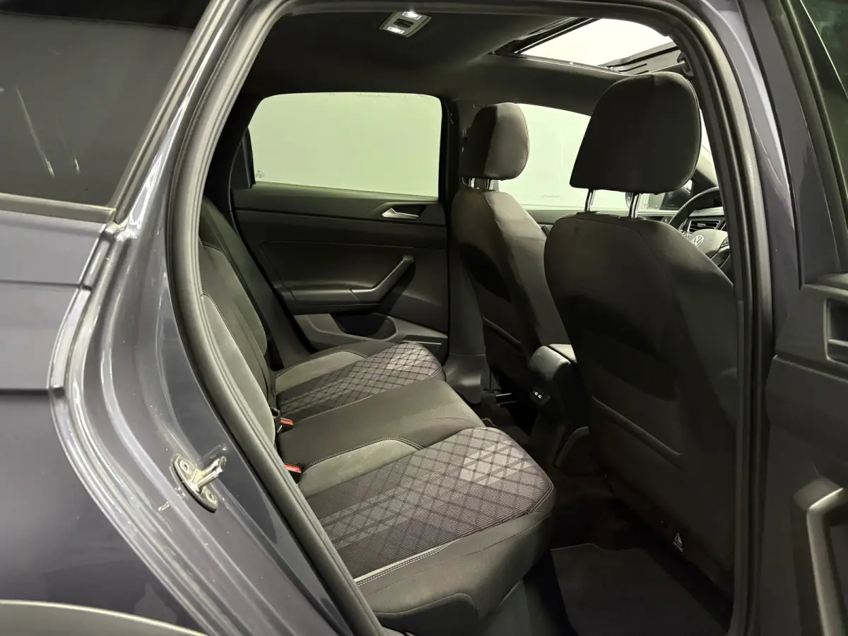 1.0 TSI R-Line Pano