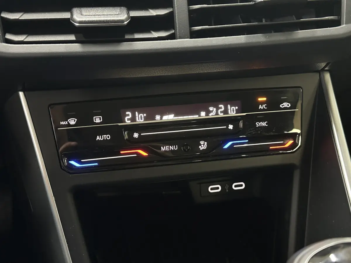 1.0 TSI Life Edition 95 pk Apple | Clima | Carplay/Android Auto| LED | Camera |