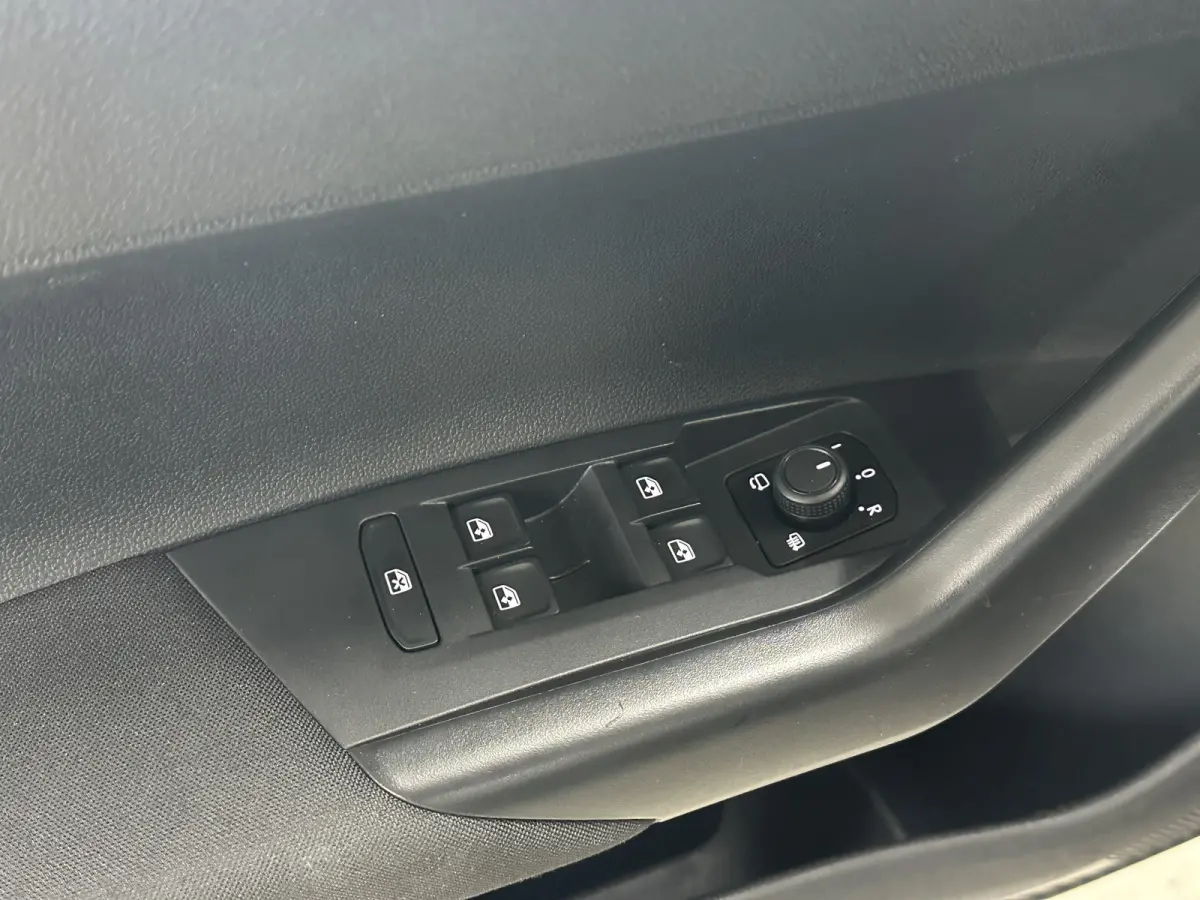 1.0 TSI Life Edition 95 pk Apple | Clima | Carplay/Android Auto| LED | Camera |