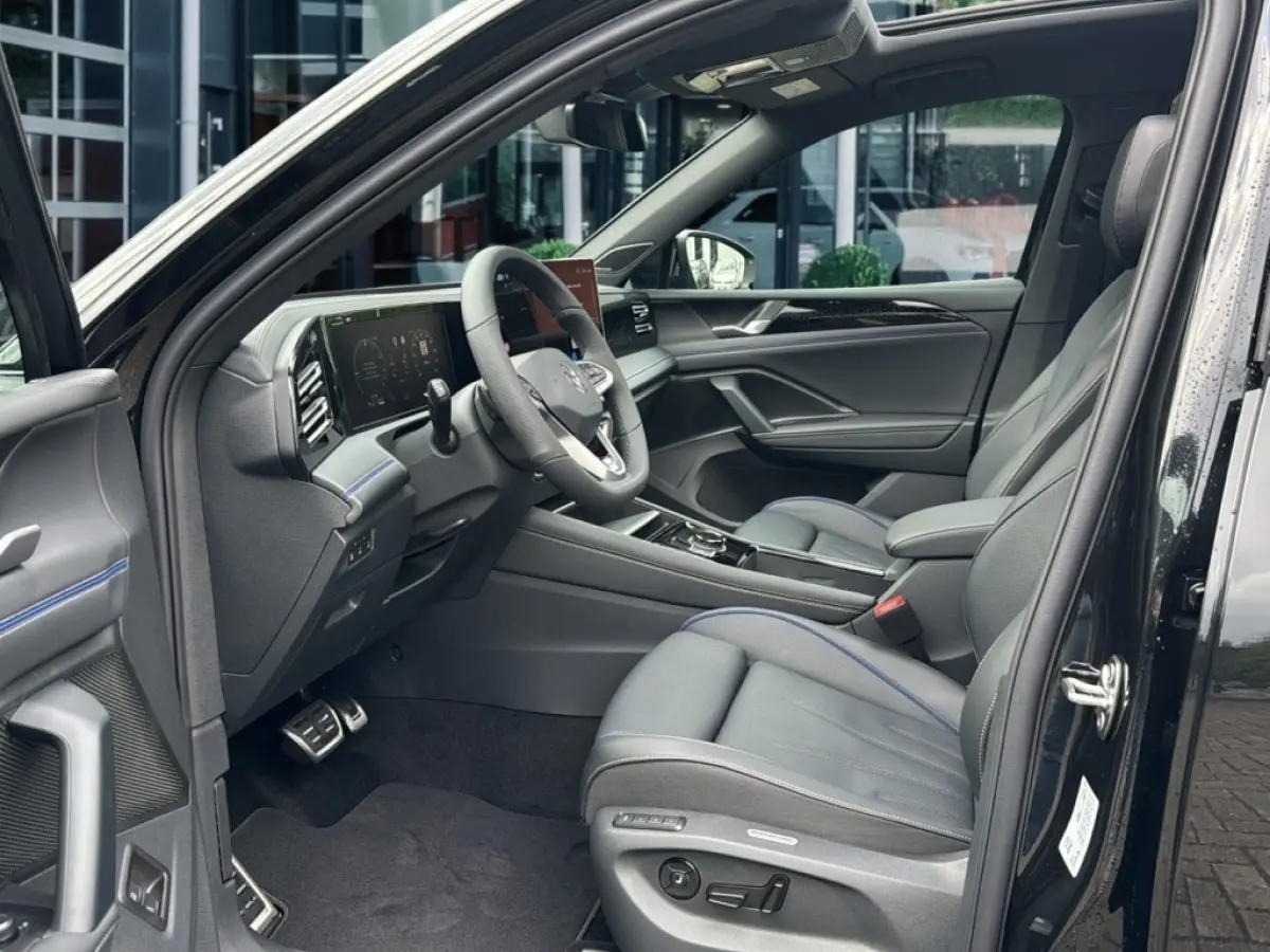 1.5 TSI e-HYBRID 272 PK R-LINE PANO-DAK/CAMERA/TREKHAAK/H&K/HUD/LEDER/MEMORY
