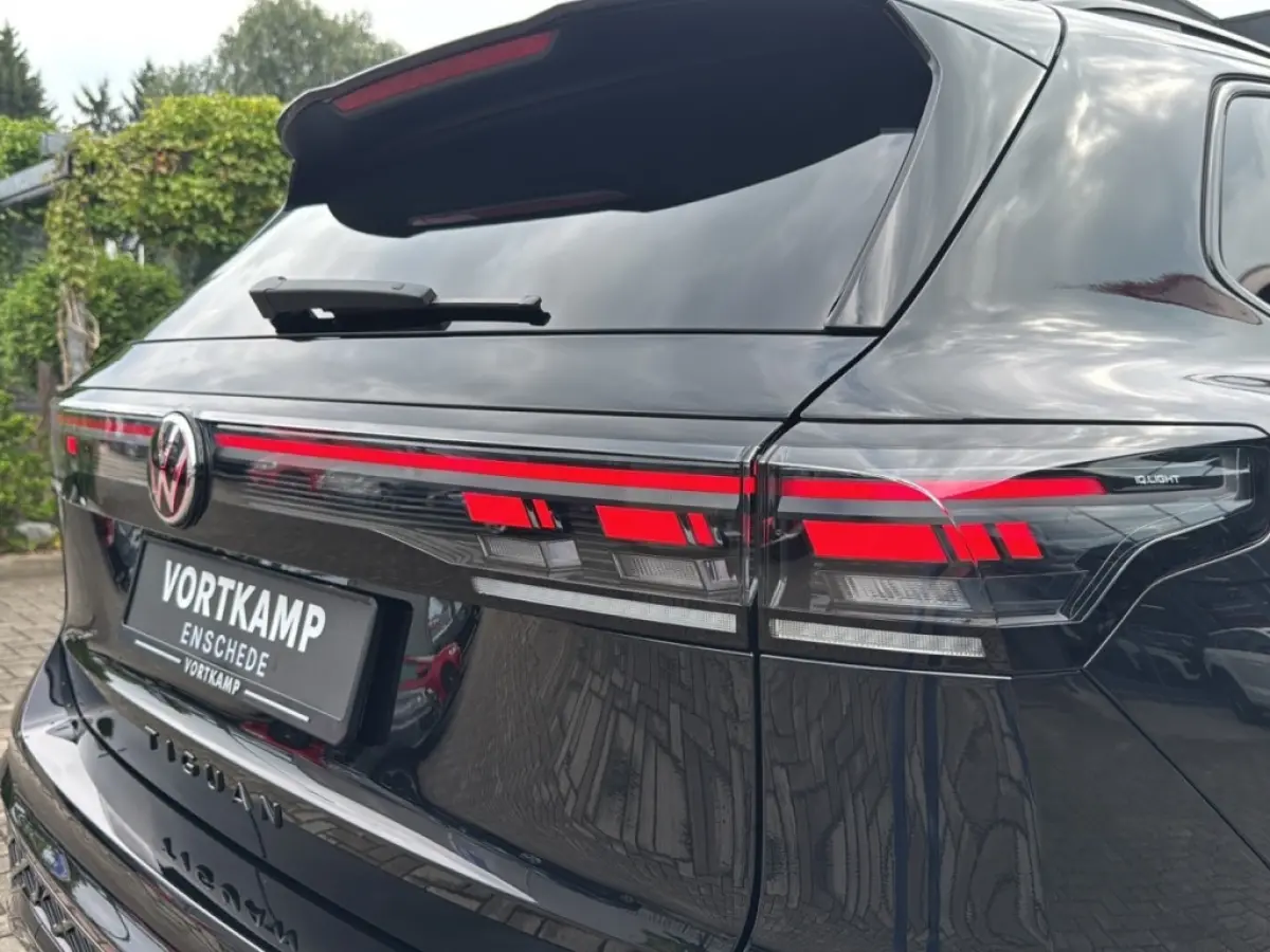 1.5 TSI e-HYBRID 272 PK R-LINE PANO-DAK/CAMERA/TREKHAAK/H&K/HUD/LEDER/MEMORY