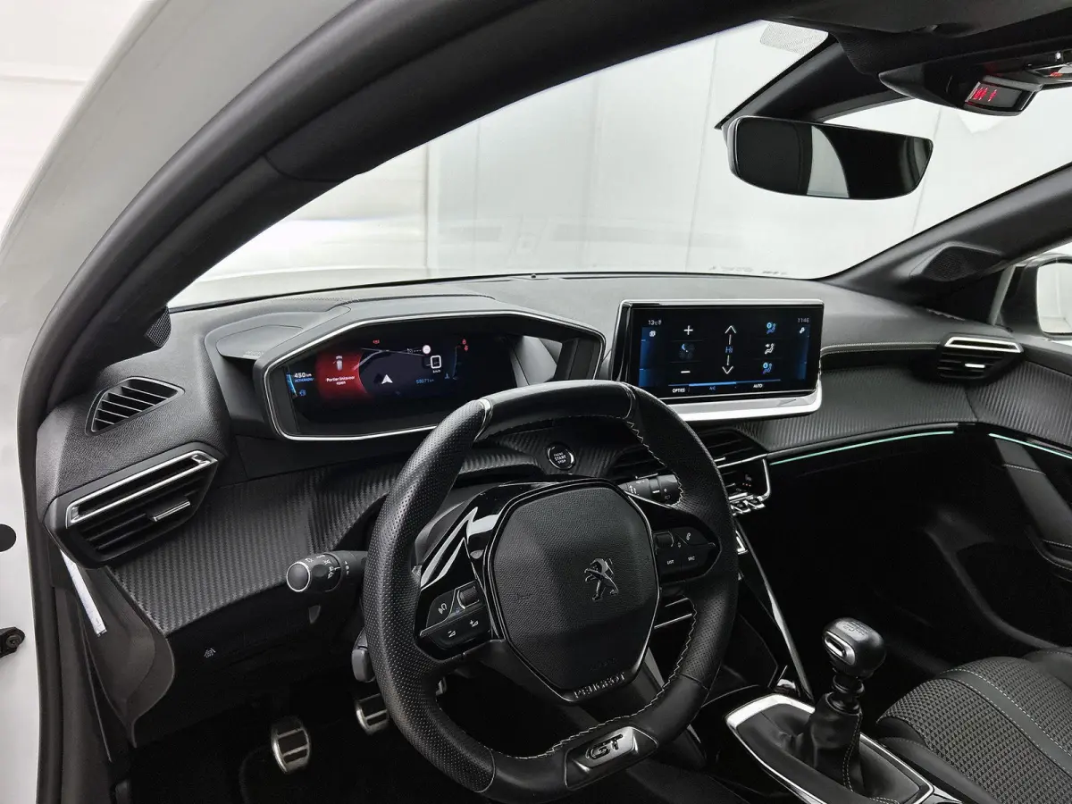 1.2 GT 100pk | Navigatie | Climate Control | Camera | Cruise Control | Dodehoekdetectie | 17"LMV | LED | Apple Carplay/Android Auto |