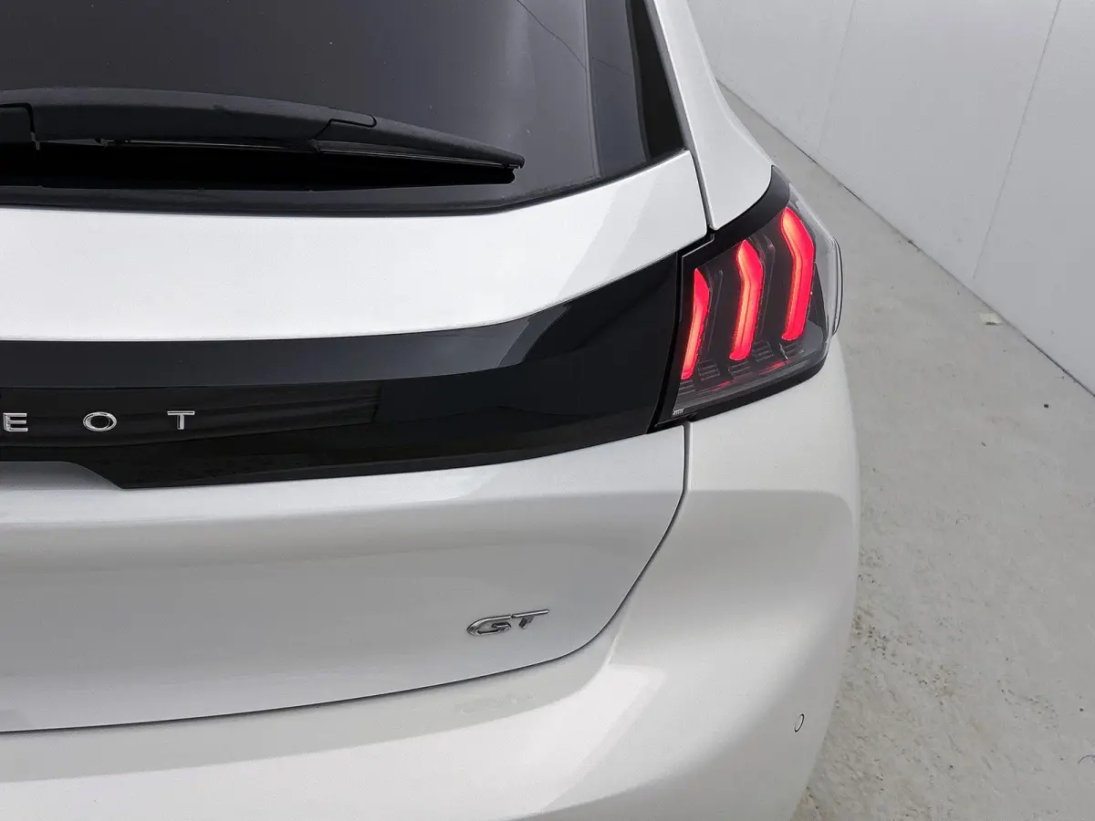 1.2 GT 100pk | Navigatie | Climate Control | Camera | Cruise Control | Dodehoekdetectie | 17"LMV | LED | Apple Carplay/Android Auto |