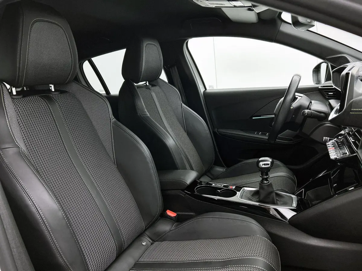 1.2 GT 100pk | Navigatie | Climate Control | Camera | Cruise Control | Dodehoekdetectie | 17"LMV | LED | Apple Carplay/Android Auto |
