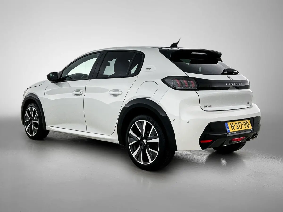 1.2 GT 100pk | Navigatie | Climate Control | Camera | Cruise Control | Dodehoekdetectie | 17"LMV | LED | Apple Carplay/Android Auto |