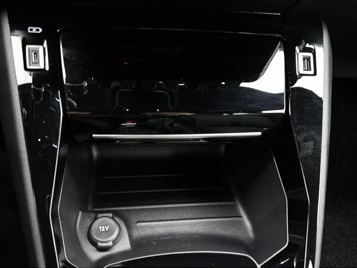 1.2 GT 100pk | Navigatie | Climate Control | Camera | Cruise Control | Dodehoekdetectie | 17"LMV | LED | Apple Carplay/Android Auto |