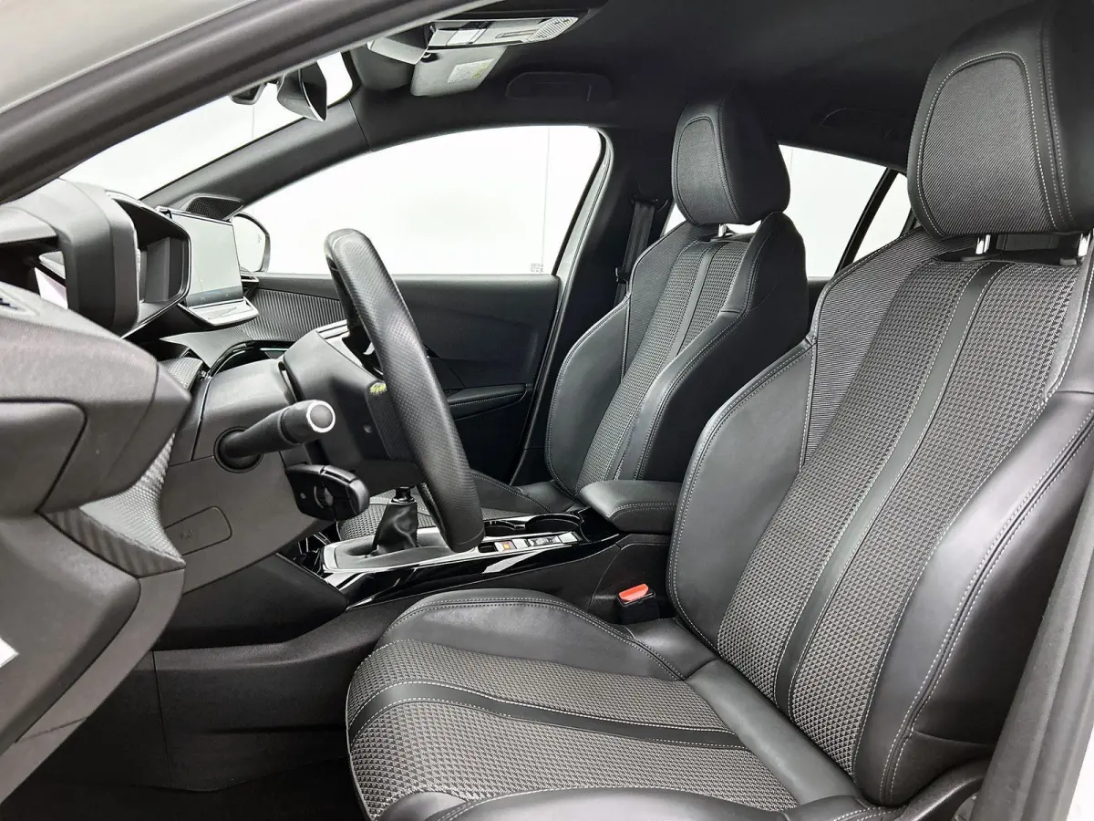 1.2 GT 100pk | Navigatie | Climate Control | Camera | Cruise Control | Dodehoekdetectie | 17"LMV | LED | Apple Carplay/Android Auto |