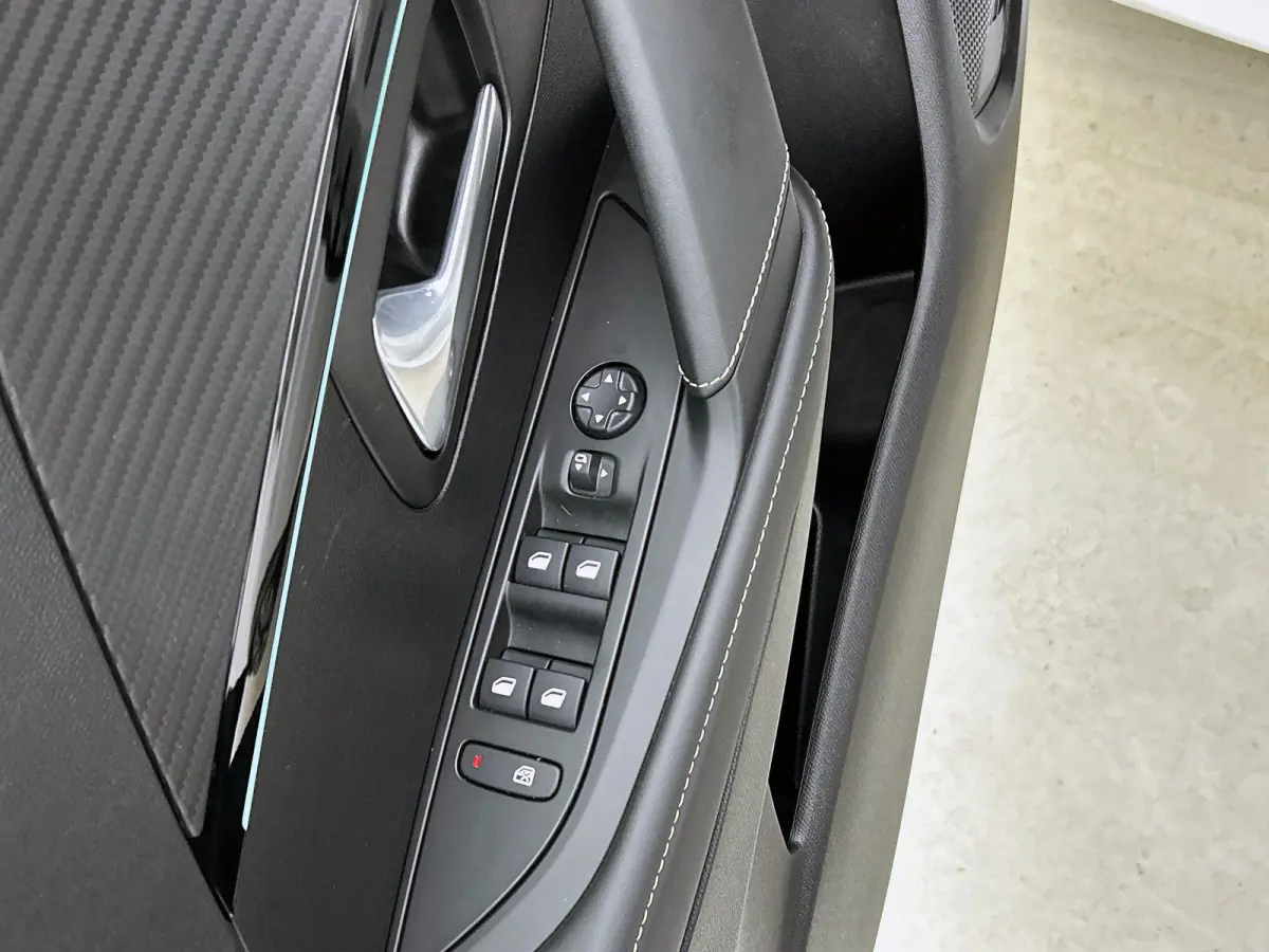 1.2 GT 100pk | Navigatie | Climate Control | Camera | Cruise Control | Dodehoekdetectie | 17"LMV | LED | Apple Carplay/Android Auto |