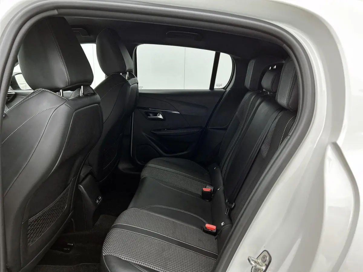 1.2 GT 100pk | Navigatie | Climate Control | Camera | Cruise Control | Dodehoekdetectie | 17"LMV | LED | Apple Carplay/Android Auto |