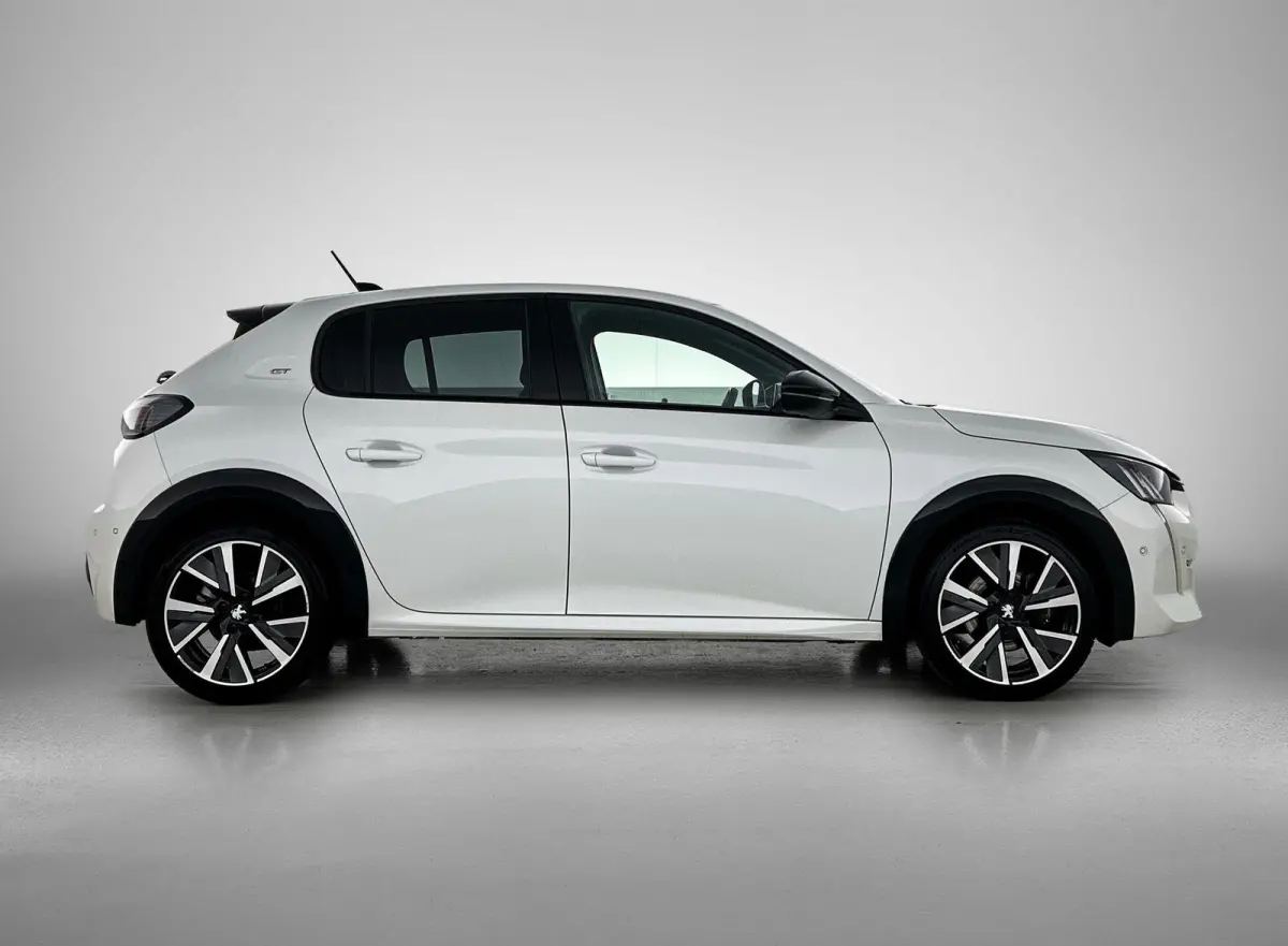 1.2 GT 100pk | Navigatie | Climate Control | Camera | Cruise Control | Dodehoekdetectie | 17"LMV | LED | Apple Carplay/Android Auto |