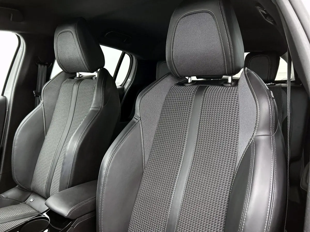 1.2 GT 100pk | Navigatie | Climate Control | Camera | Cruise Control | Dodehoekdetectie | 17"LMV | LED | Apple Carplay/Android Auto |