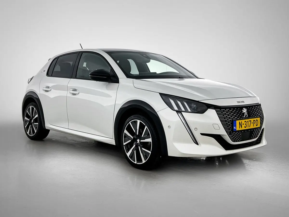 1.2 GT 100pk | Navigatie | Climate Control | Camera | Cruise Control | Dodehoekdetectie | 17"LMV | LED | Apple Carplay/Android Auto |