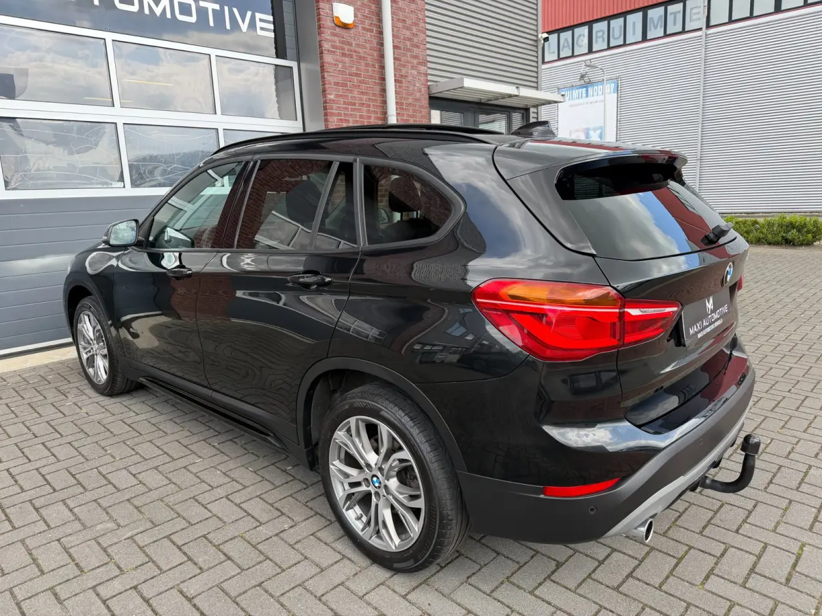 XDrive20i LED Pano Navi Trekhaak Stoelvw PDC Keyless