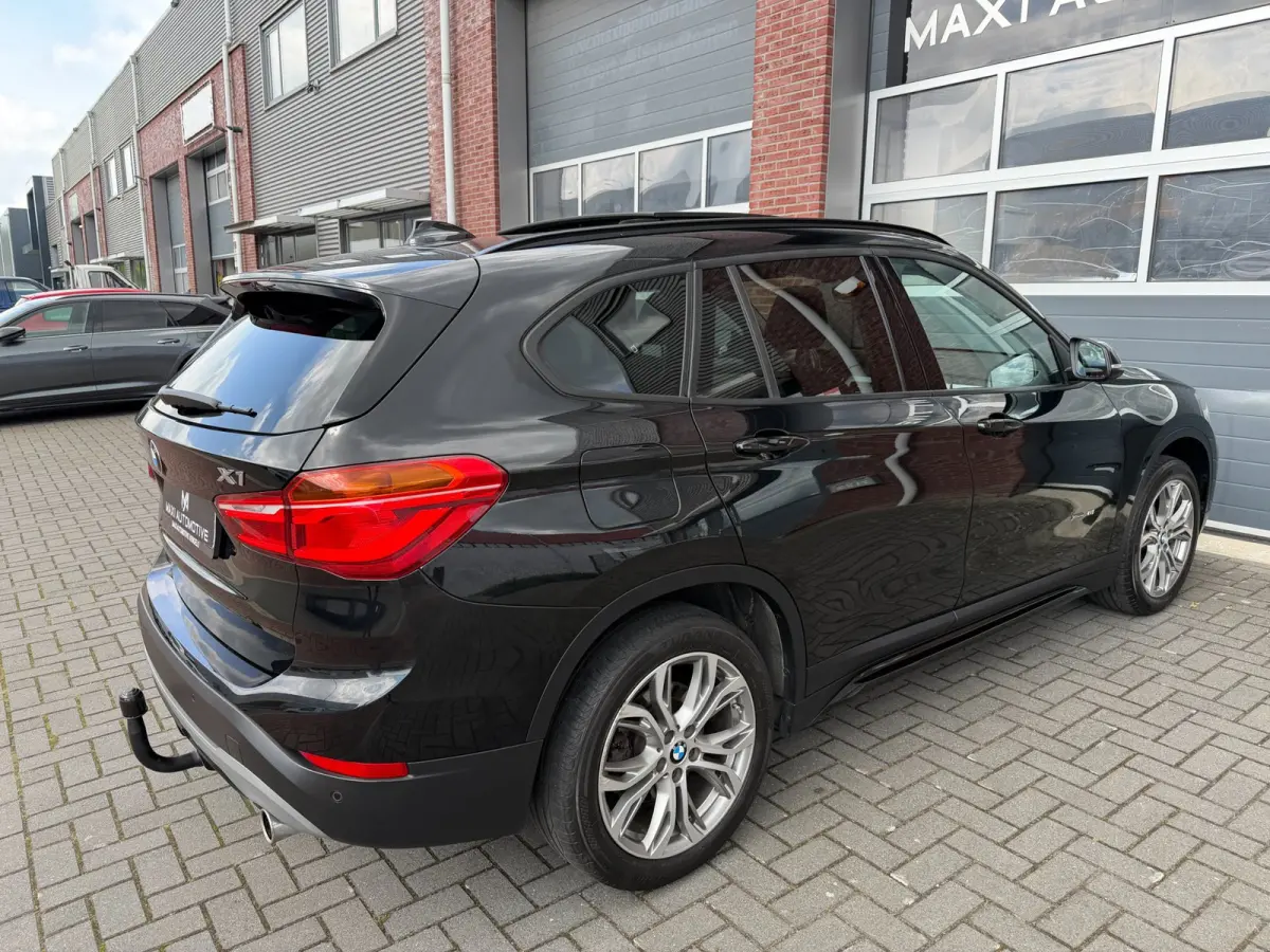 XDrive20i LED Pano Navi Trekhaak Stoelvw PDC Keyless
