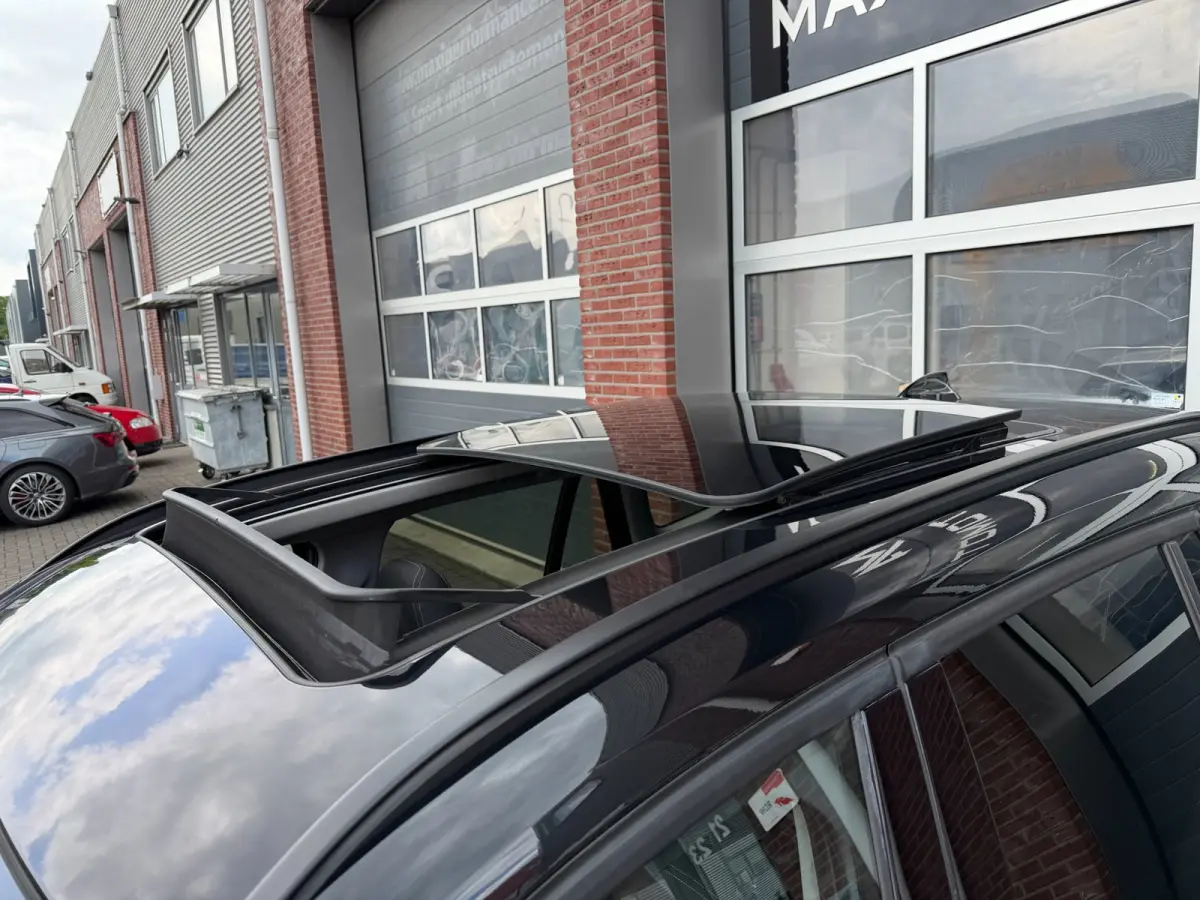 XDrive20i LED Pano Navi Trekhaak Stoelvw PDC Keyless