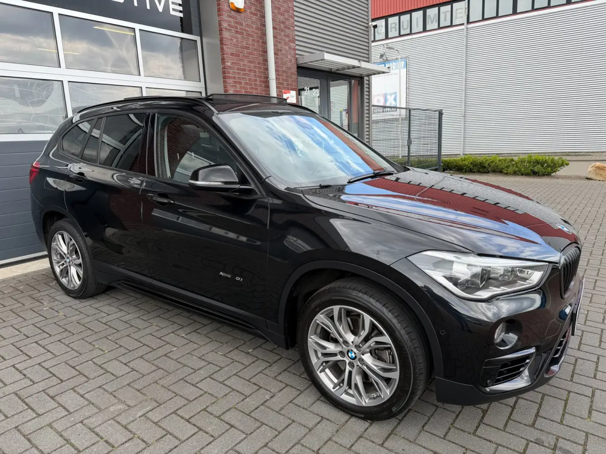 XDrive20i LED Pano Navi Trekhaak Stoelvw PDC Keyless