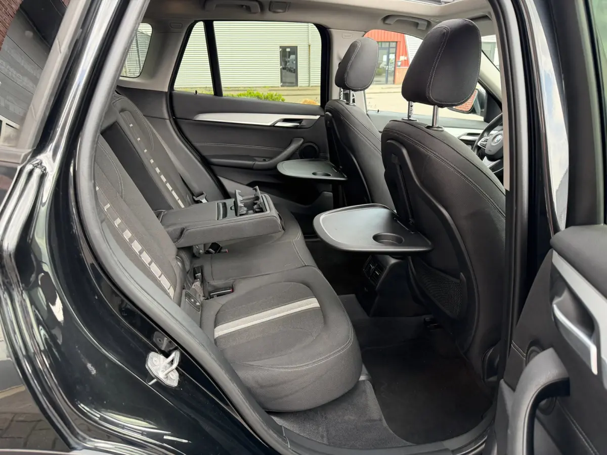 XDrive20i LED Pano Navi Trekhaak Stoelvw PDC Keyless