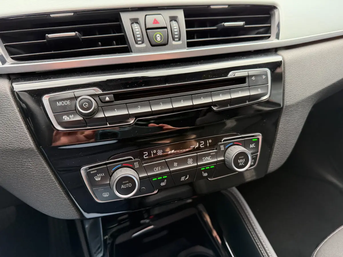 XDrive20i LED Pano Navi Trekhaak Stoelvw PDC Keyless