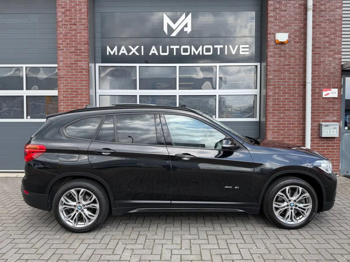 XDrive20i LED Pano Navi Trekhaak Stoelvw PDC Keyless