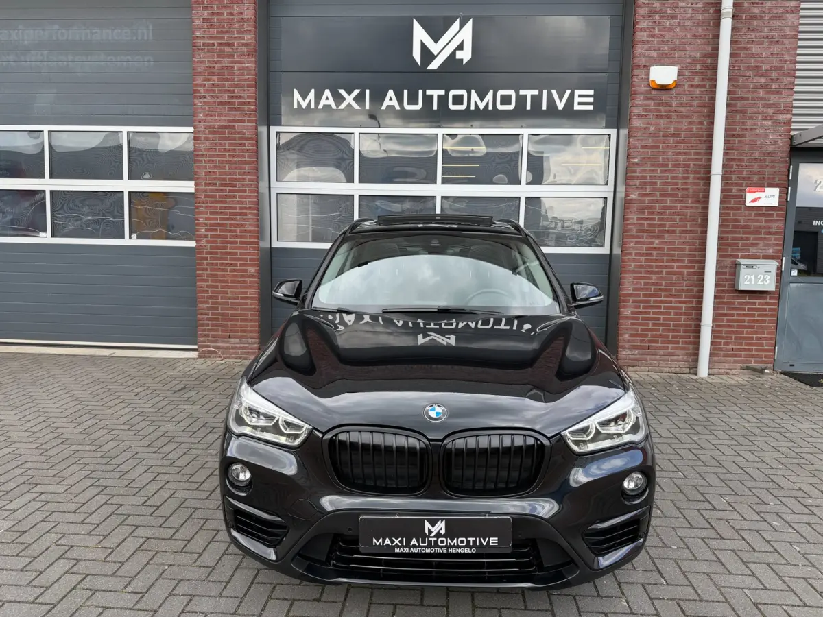 XDrive20i LED Pano Navi Trekhaak Stoelvw PDC Keyless