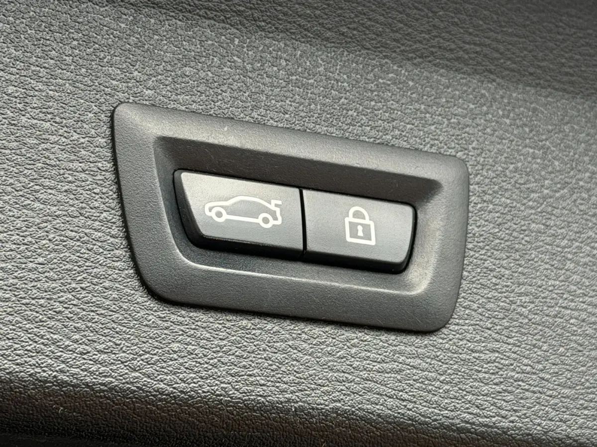 XDrive20i LED Pano Navi Trekhaak Stoelvw PDC Keyless
