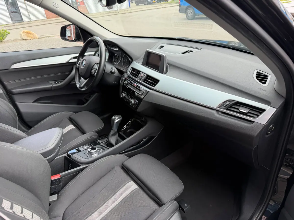 XDrive20i LED Pano Navi Trekhaak Stoelvw PDC Keyless