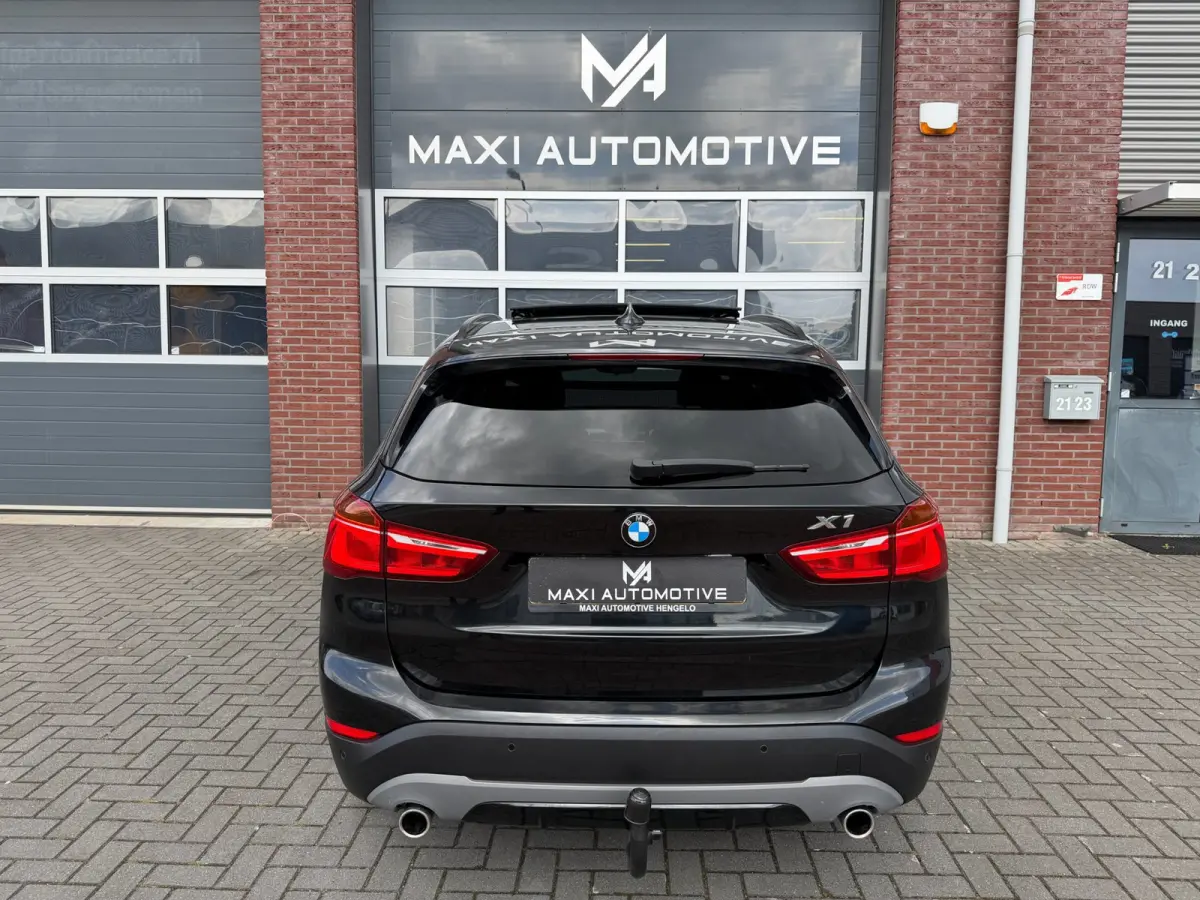 XDrive20i LED Pano Navi Trekhaak Stoelvw PDC Keyless
