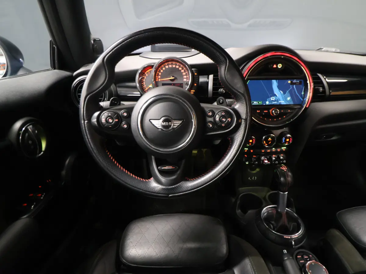 Mini 2.0 S Chili Serious Business [HARMAN/KARDON, HEAD-UP, SFEERVERLICHTING, ADAPTIVE CRUISE, STOELVERWARMING, CAMERA, JCW-STUUR, PDC V+A, VOL LEDER, BLUETOOTH, CLIMATE, NIEUWSTAAT]