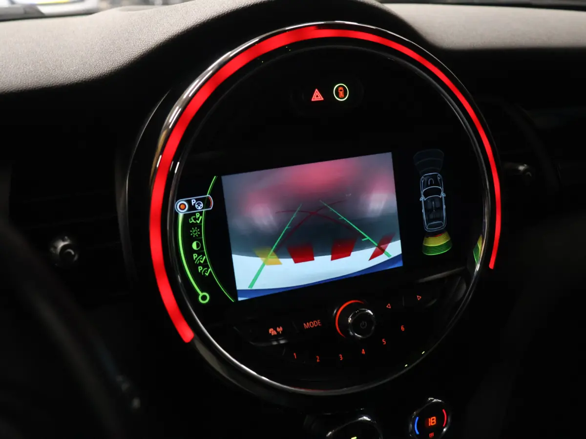 Mini 2.0 S Chili Serious Business [HARMAN/KARDON, HEAD-UP, SFEERVERLICHTING, ADAPTIVE CRUISE, STOELVERWARMING, CAMERA, JCW-STUUR, PDC V+A, VOL LEDER, BLUETOOTH, CLIMATE, NIEUWSTAAT]