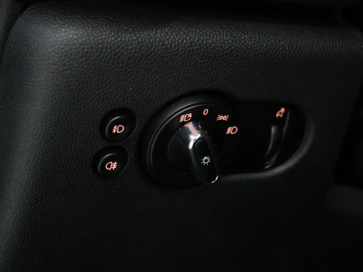 Mini 2.0 S Chili Serious Business [HARMAN/KARDON, HEAD-UP, SFEERVERLICHTING, ADAPTIVE CRUISE, STOELVERWARMING, CAMERA, JCW-STUUR, PDC V+A, VOL LEDER, BLUETOOTH, CLIMATE, NIEUWSTAAT]