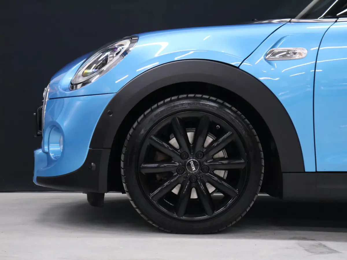 Mini 2.0 S Chili Serious Business [HARMAN/KARDON, HEAD-UP, SFEERVERLICHTING, ADAPTIVE CRUISE, STOELVERWARMING, CAMERA, JCW-STUUR, PDC V+A, VOL LEDER, BLUETOOTH, CLIMATE, NIEUWSTAAT]