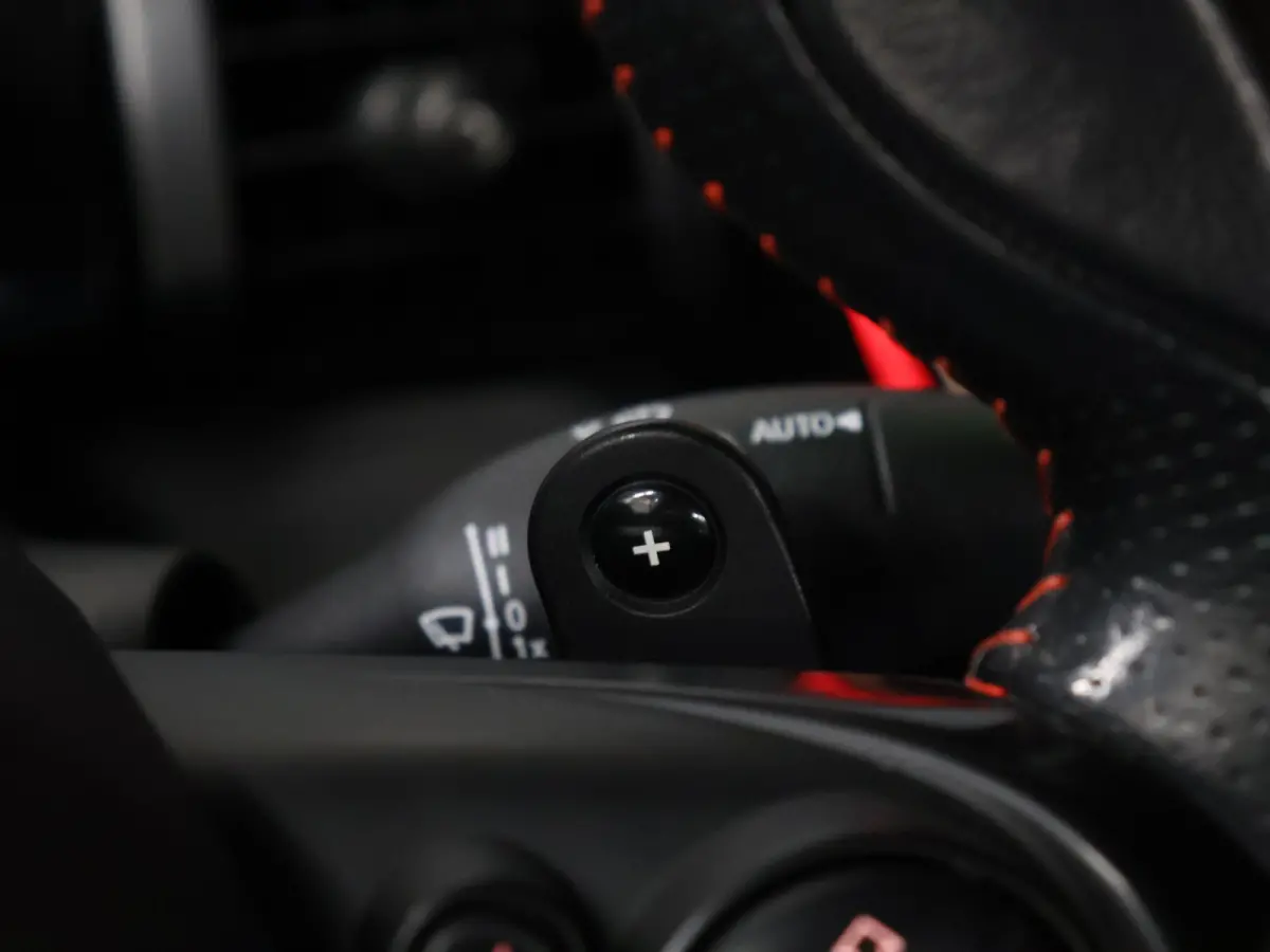 Mini 2.0 S Chili Serious Business [HARMAN/KARDON, HEAD-UP, SFEERVERLICHTING, ADAPTIVE CRUISE, STOELVERWARMING, CAMERA, JCW-STUUR, PDC V+A, VOL LEDER, BLUETOOTH, CLIMATE, NIEUWSTAAT]