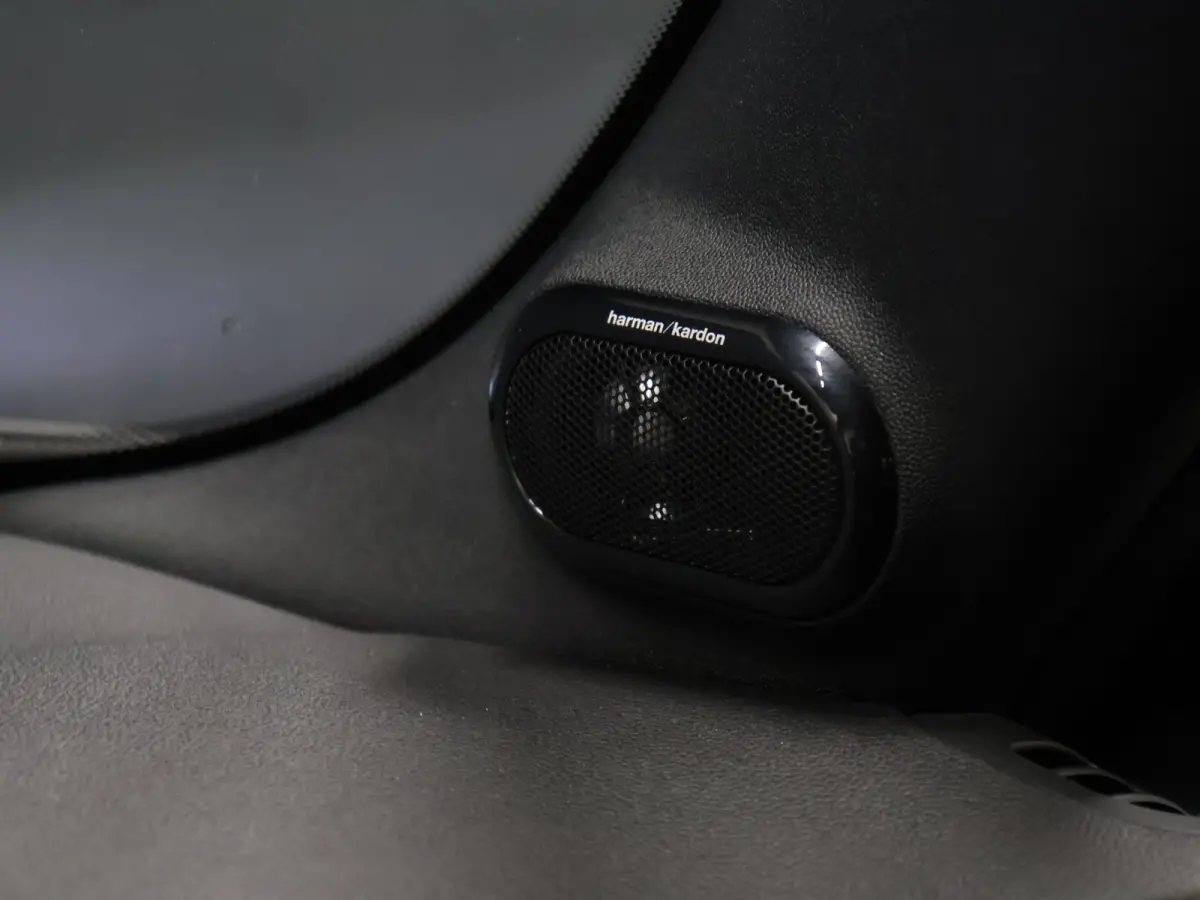 Mini 2.0 S Chili Serious Business [HARMAN/KARDON, HEAD-UP, SFEERVERLICHTING, ADAPTIVE CRUISE, STOELVERWARMING, CAMERA, JCW-STUUR, PDC V+A, VOL LEDER, BLUETOOTH, CLIMATE, NIEUWSTAAT]