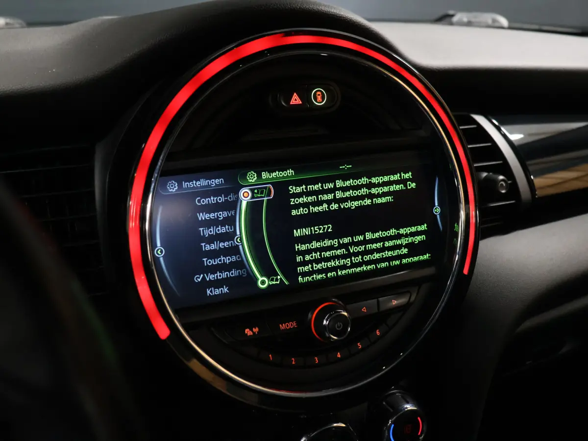 Mini 2.0 S Chili Serious Business [HARMAN/KARDON, HEAD-UP, SFEERVERLICHTING, ADAPTIVE CRUISE, STOELVERWARMING, CAMERA, JCW-STUUR, PDC V+A, VOL LEDER, BLUETOOTH, CLIMATE, NIEUWSTAAT]