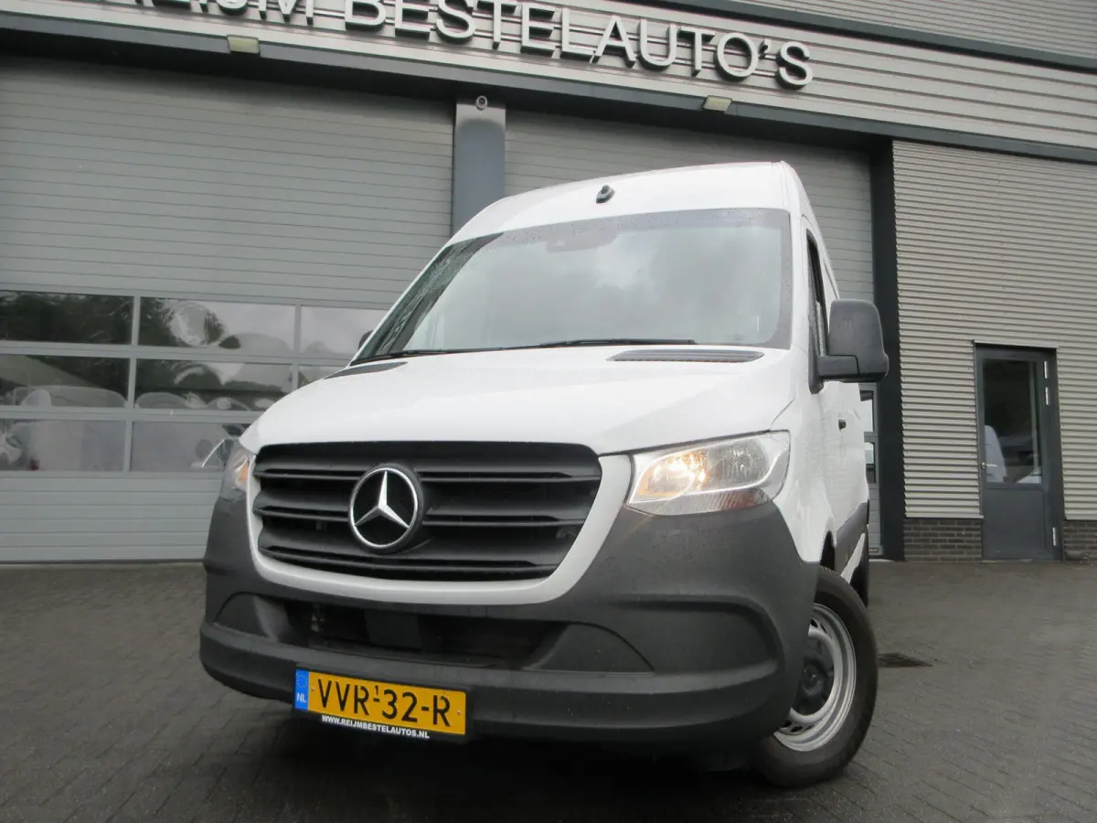 215 CDI L2H2 Airco, Camera, Navigatie ,Trekhaak ,3-Zits.