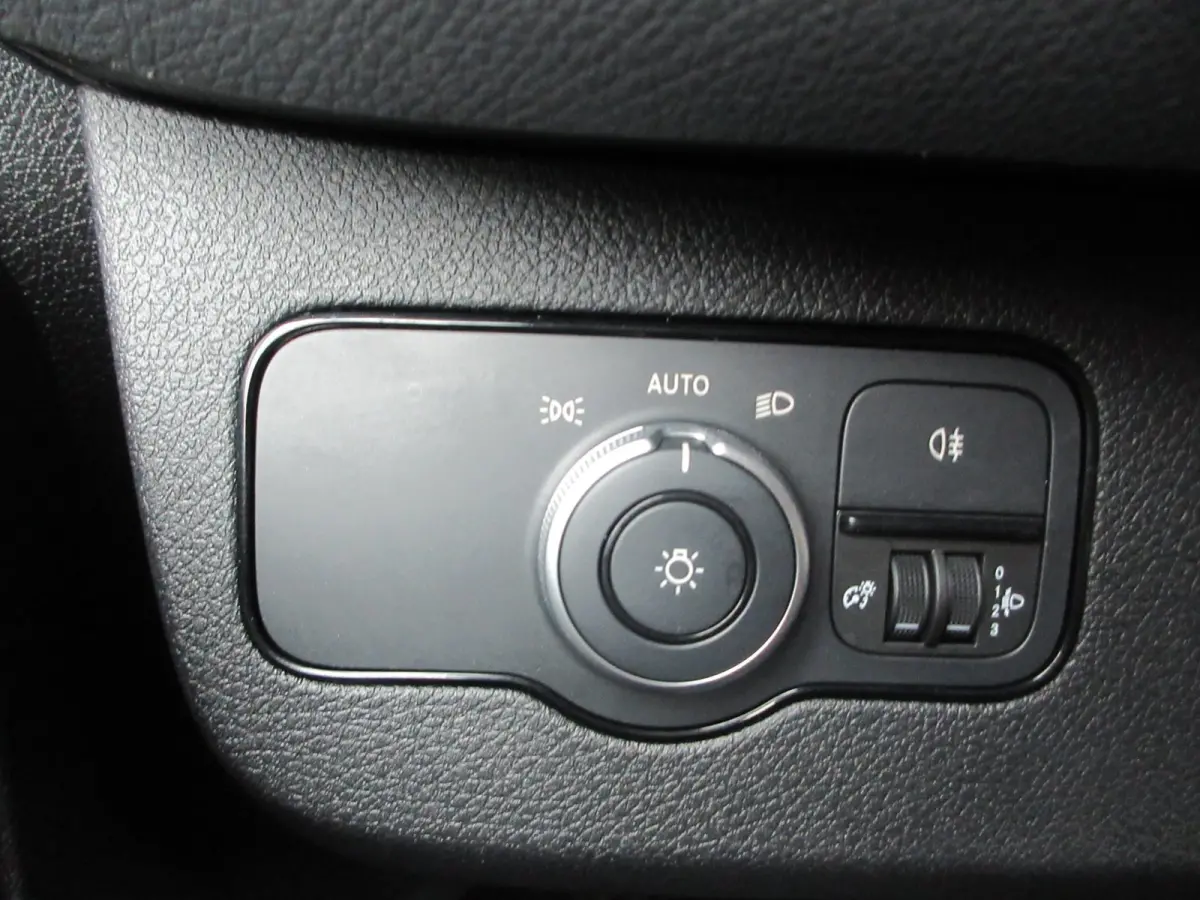 215 CDI L2H2 Airco, Camera, Navigatie ,Trekhaak ,3-Zits.