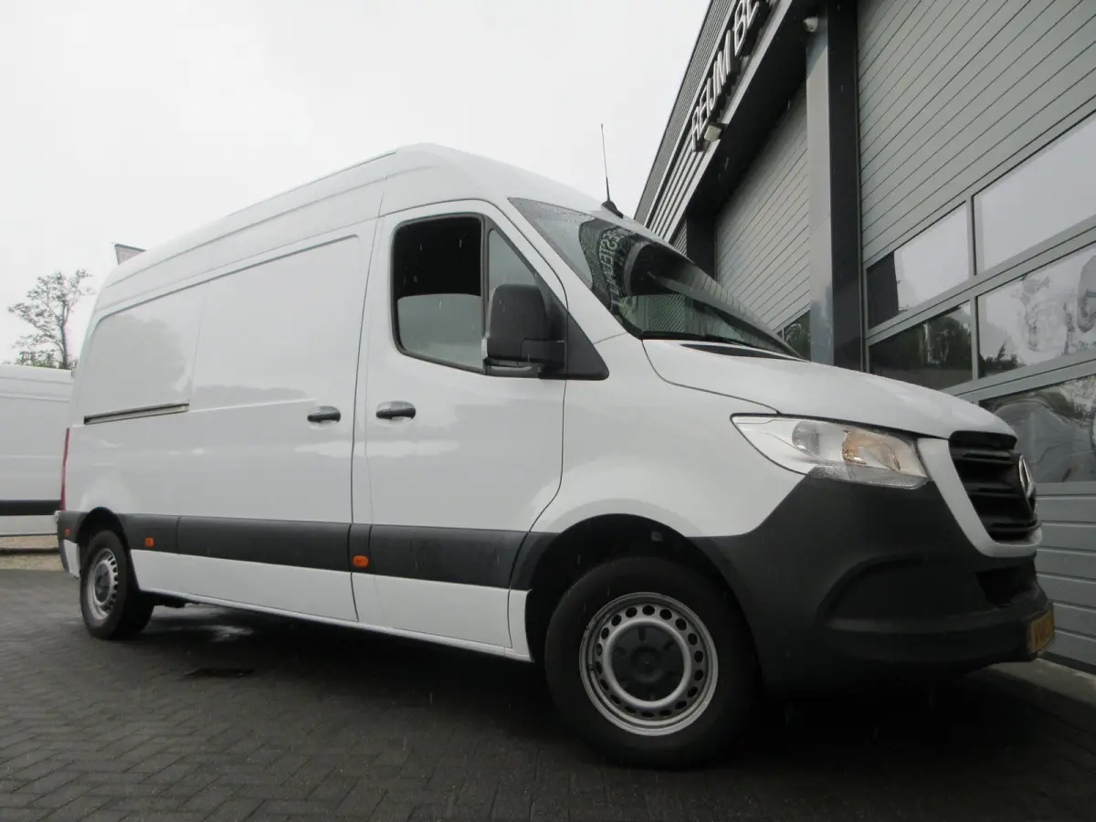 215 CDI L2H2 Airco, Camera, Navigatie ,Trekhaak ,3-Zits.