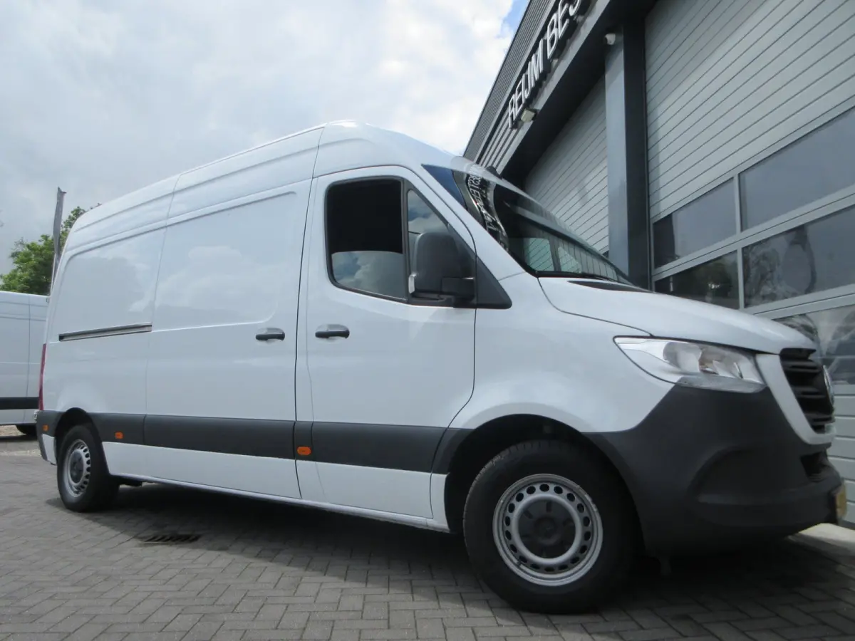 215 CDI L2H2 Airco, Camera, Navigatie ,Trekhaak ,3-Zits.