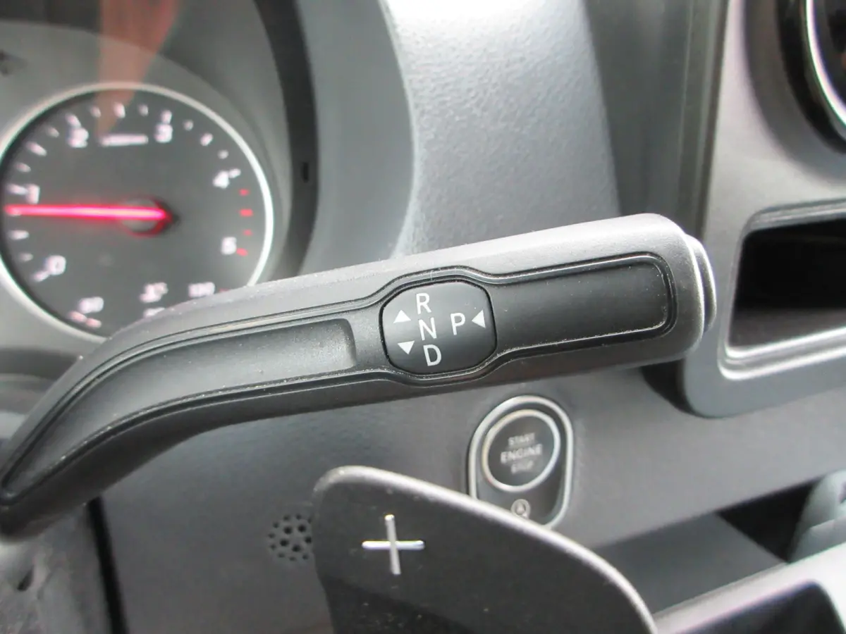 215 CDI L2H2 Airco, Camera, Navigatie ,Trekhaak ,3-Zits.