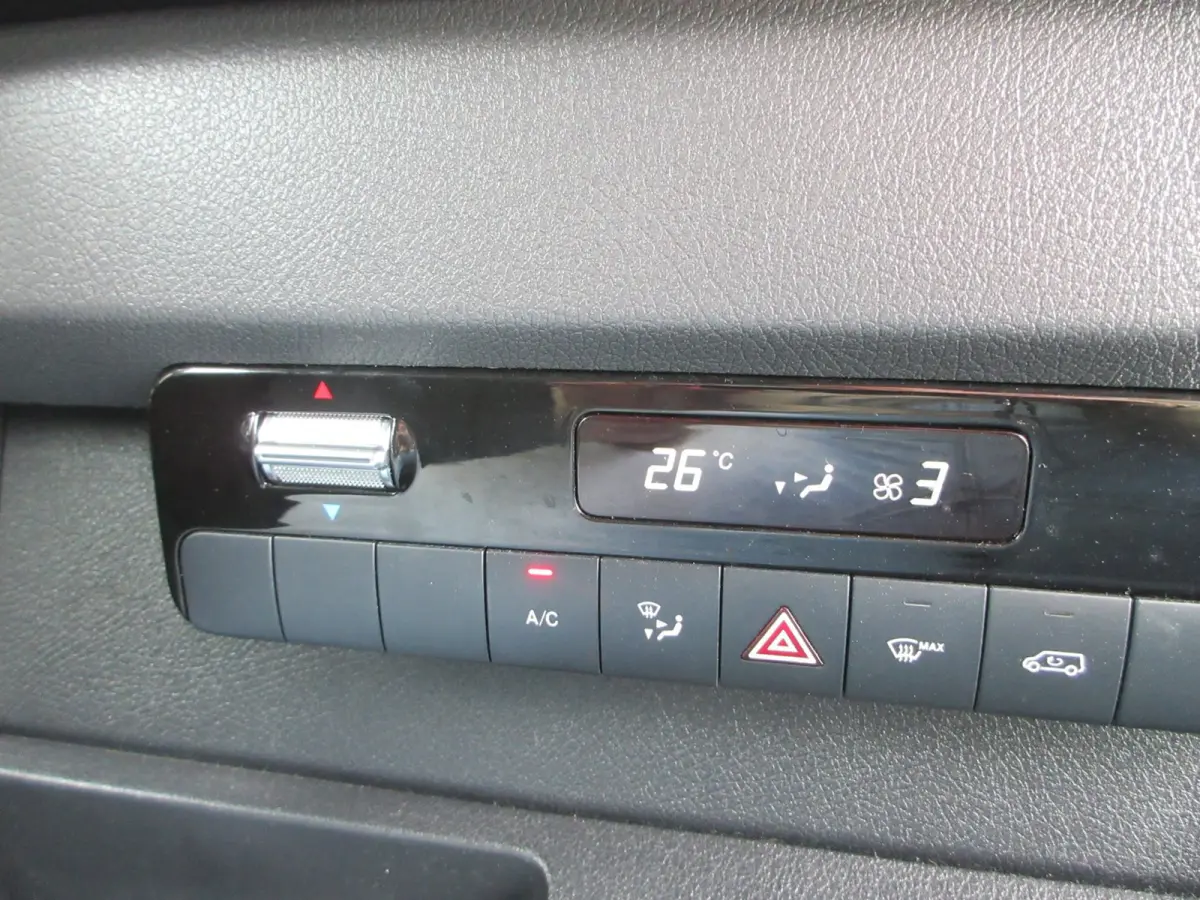215 CDI L2H2 Airco, Camera, Navigatie ,Trekhaak ,3-Zits.