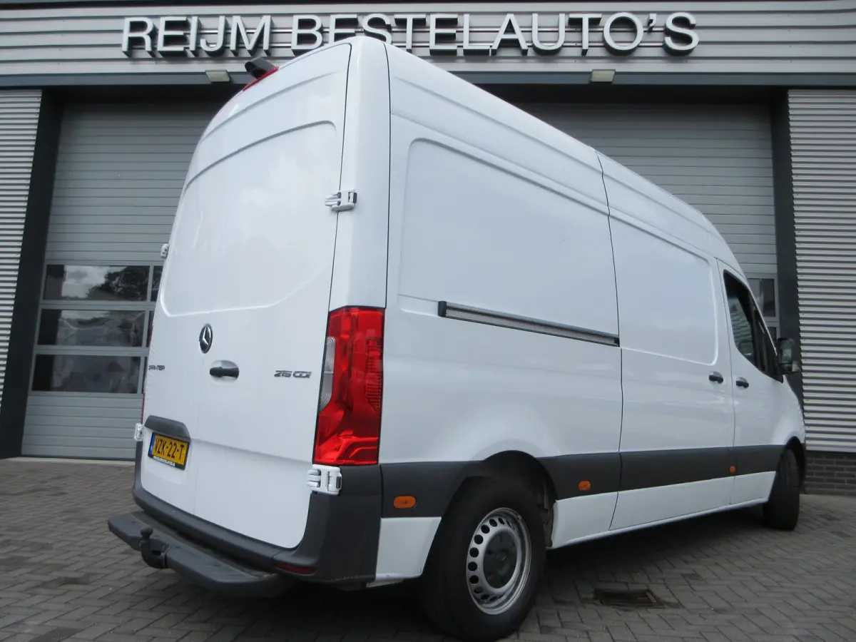 215 CDI L2H2 Airco, Camera, Navigatie ,Trekhaak ,3-Zits.