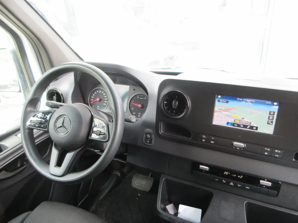 215 CDI L2H2 Airco, Camera, Navigatie ,Trekhaak ,3-Zits.