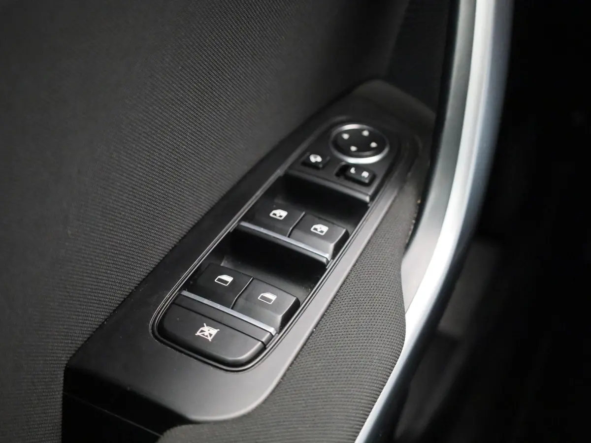 1.0 T-GDi DynamicLine | Apple Carplay / Android Auto | Camera | Parkeersensoren | Climate Control |