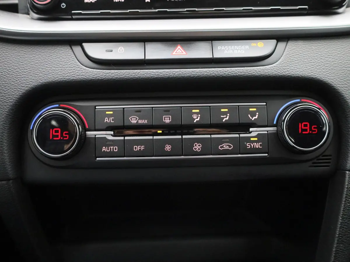 1.0 T-GDi DynamicLine | Apple Carplay / Android Auto | Camera | Parkeersensoren | Climate Control |