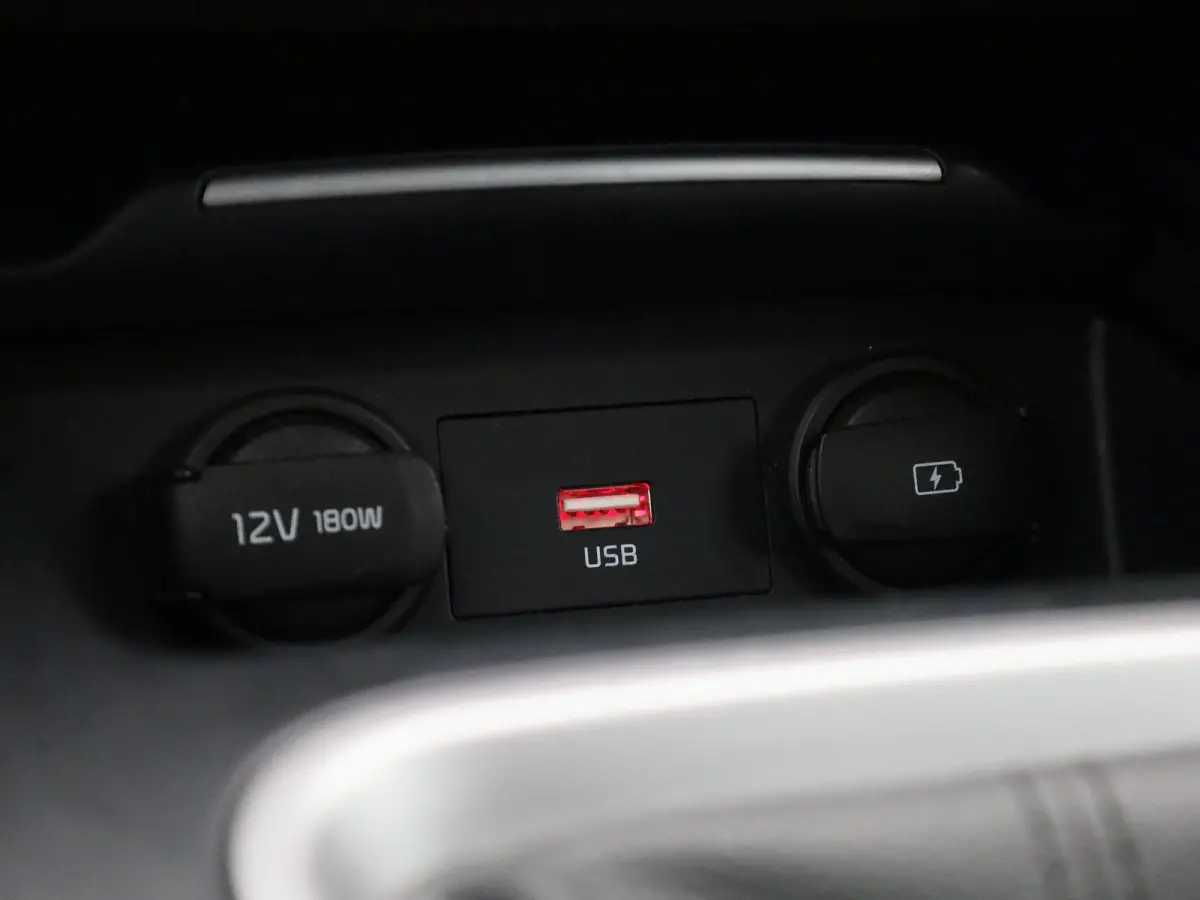 1.0 T-GDi DynamicLine | Apple Carplay / Android Auto | Camera | Parkeersensoren | Climate Control |