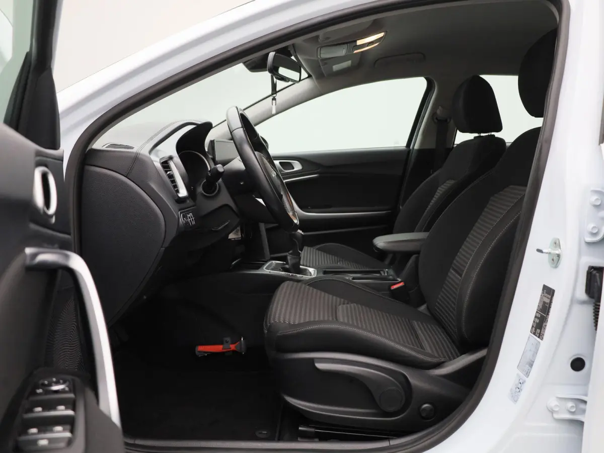 1.0 T-GDi DynamicLine | Apple Carplay / Android Auto | Camera | Parkeersensoren | Climate Control |